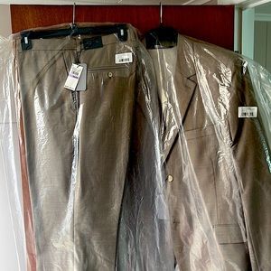 Perry Ellis Men’s Suit